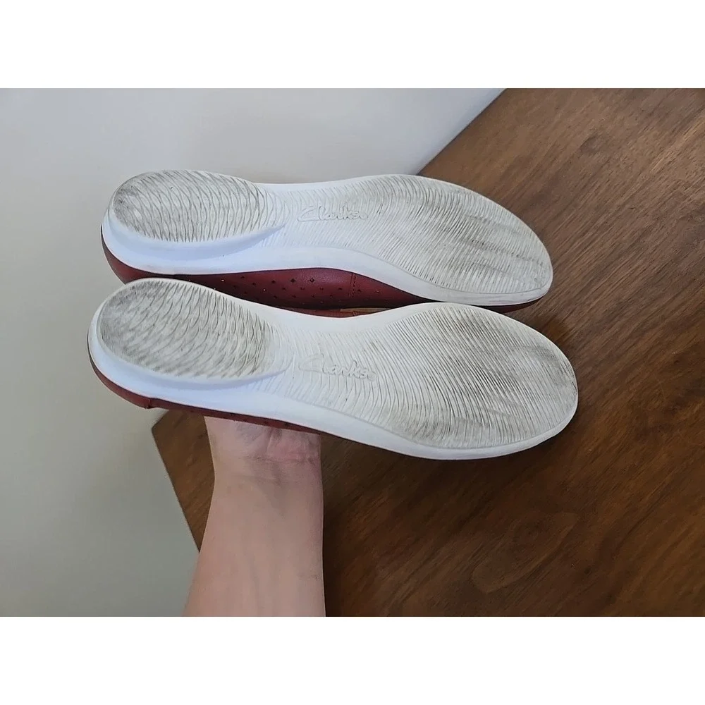 Clarks Collection Red Leather Perforated Soft Cushion Ballet Flats Womens 9